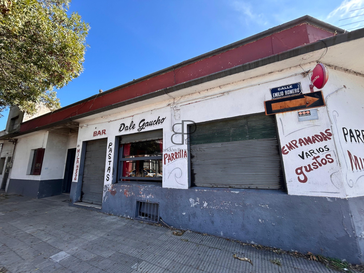 Local Comercial ID.4347 - Venta con renta Gran Local Comercial con Vivienda La Teja