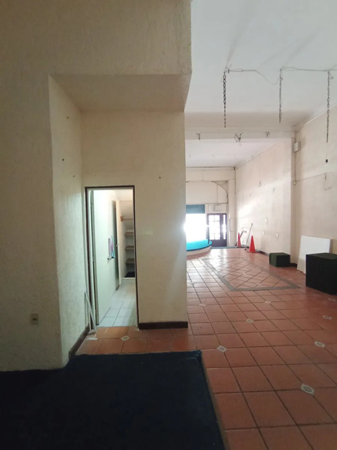 Local Comercial ID.5590 - Alquiler Local con Doble Frente 82m2 Ciudad Vieja 