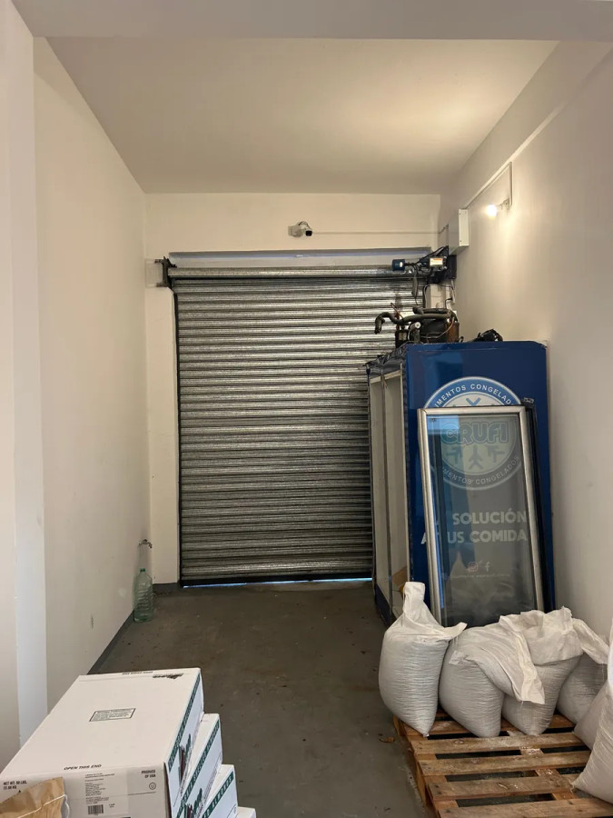Local Comercial ID.5121 - Alquiler Local Comercial 131m2 Mercado Modelo con garaje
