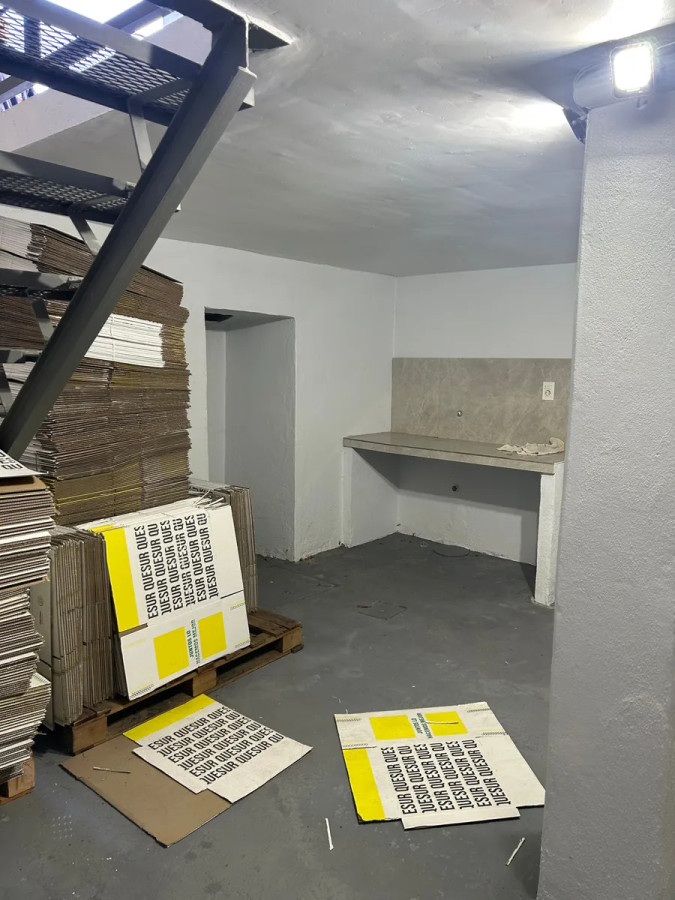Local Comercial ID.5121 - Alquiler Local Comercial 131m2 Mercado Modelo con garaje