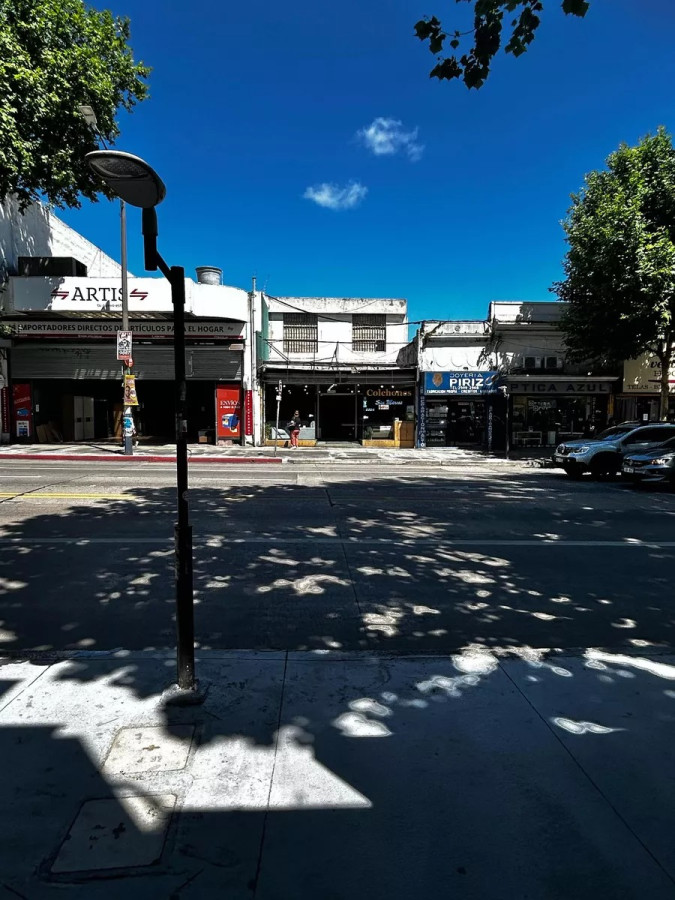 Local Comercial ID.4182 - Venta o Alquiler Gran Local Comercial Unión 8 de Octubre