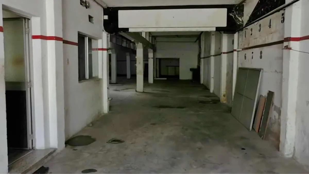 Local Comercial ID.5132 - Venta Gran Local 592m2 Reducto 2 Plantas y 4 Baños en Reducto