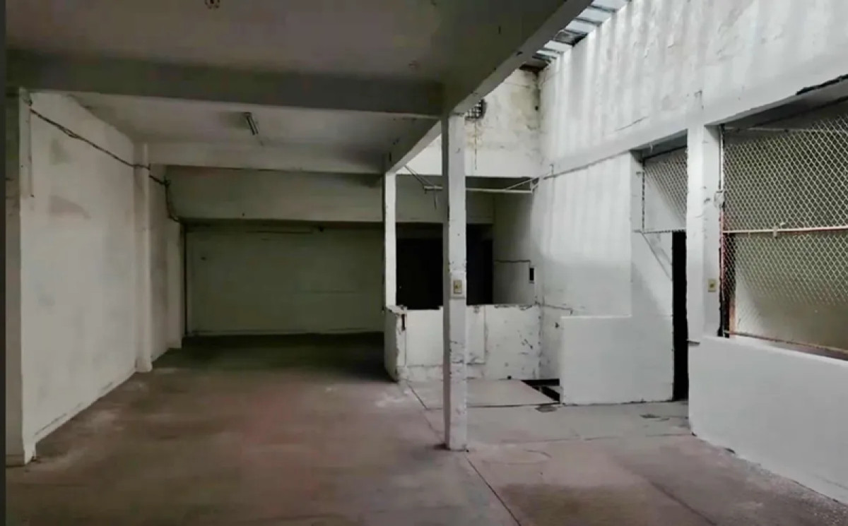 Local Comercial ID.5132 - Venta Gran Local 592m2 Reducto 2 Plantas y 4 Baños en Reducto