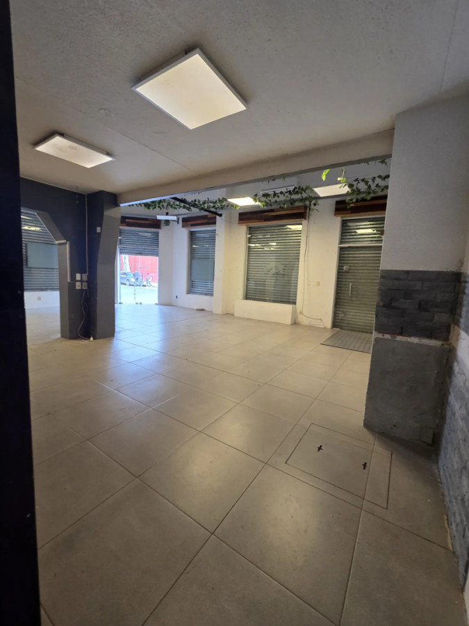 Local Comercial ID.6814 - Alquiler Local Comercial o Gastonomico La Comercial 180m2