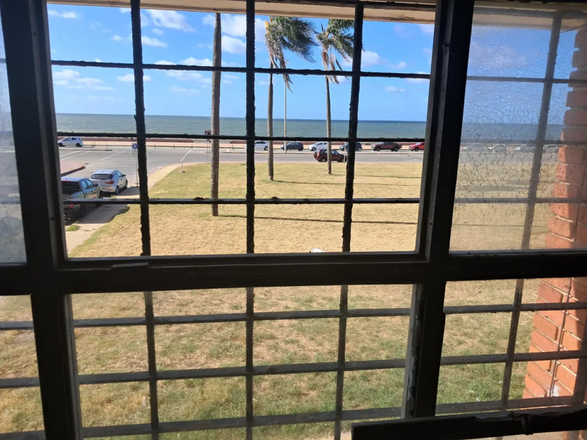 Local Comercial ID.6073 - Alquiler Local Ciudad Vieja frente a la Rambla 70m2