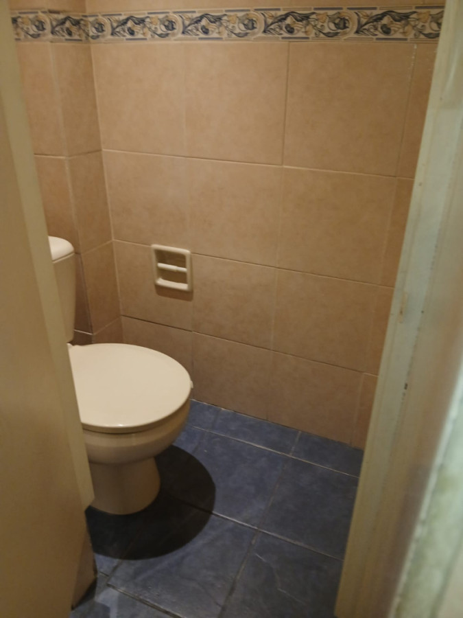 Local Comercial ID.5602 - Alquiler Local Comercial 1800m2 La Comercial con cocheras