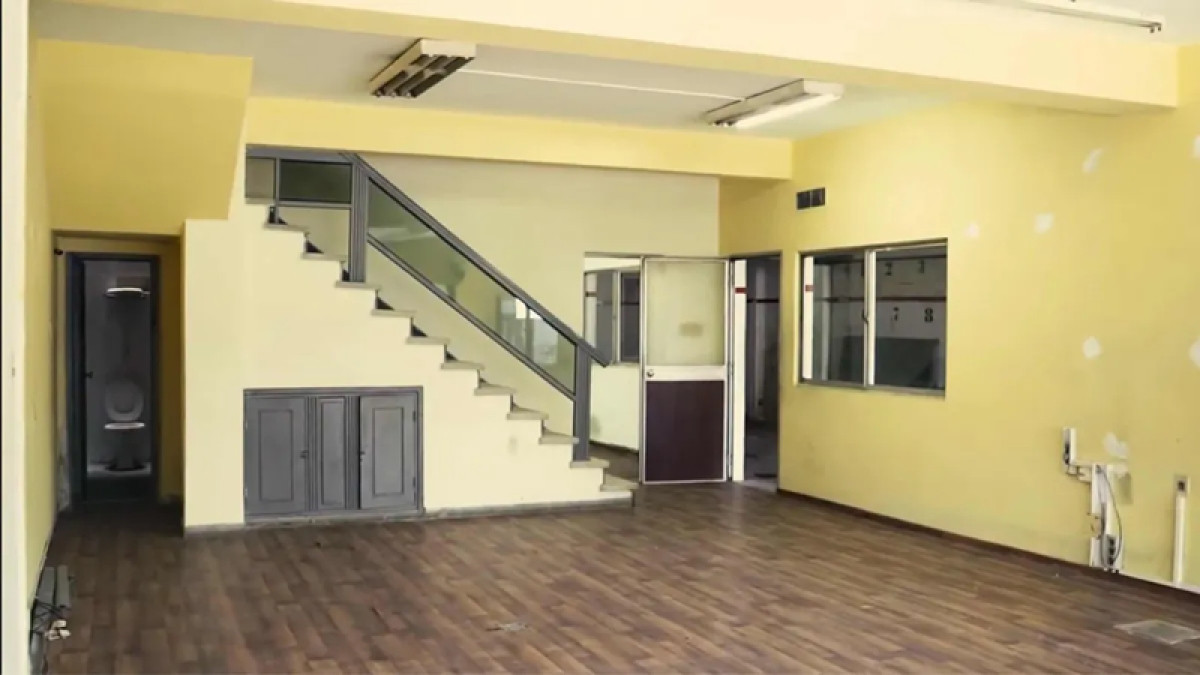 Local Comercial ID.5132 - Venta Gran Local 592m2 Reducto 2 Plantas y 4 Baños en Reducto