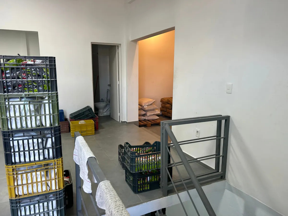 Local Comercial ID.5121 - Alquiler Local Comercial 131m2 Mercado Modelo con garaje