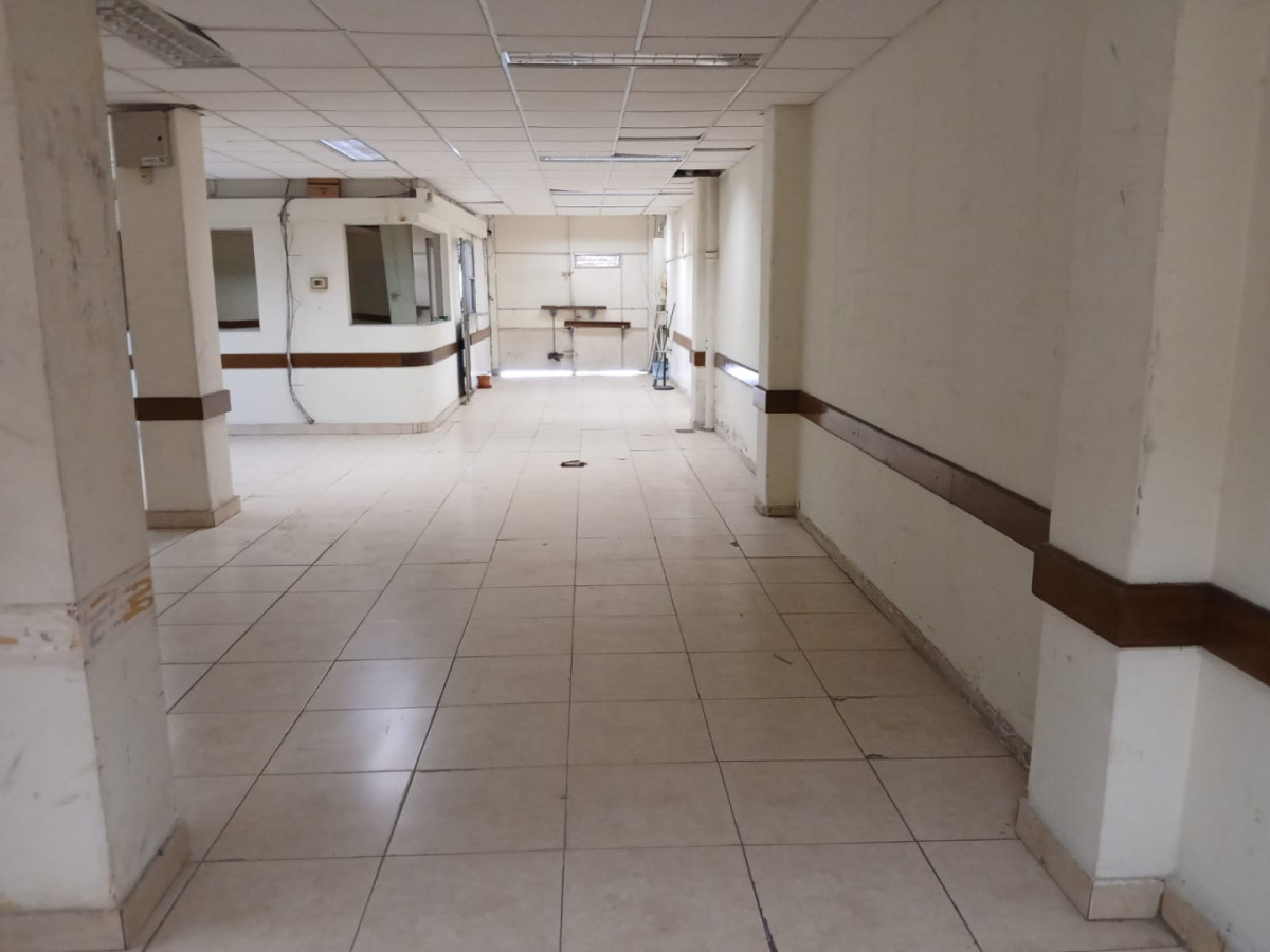 Local Comercial ID.5602 - Alquiler Local Comercial 1800m2 La Comercial con cocheras