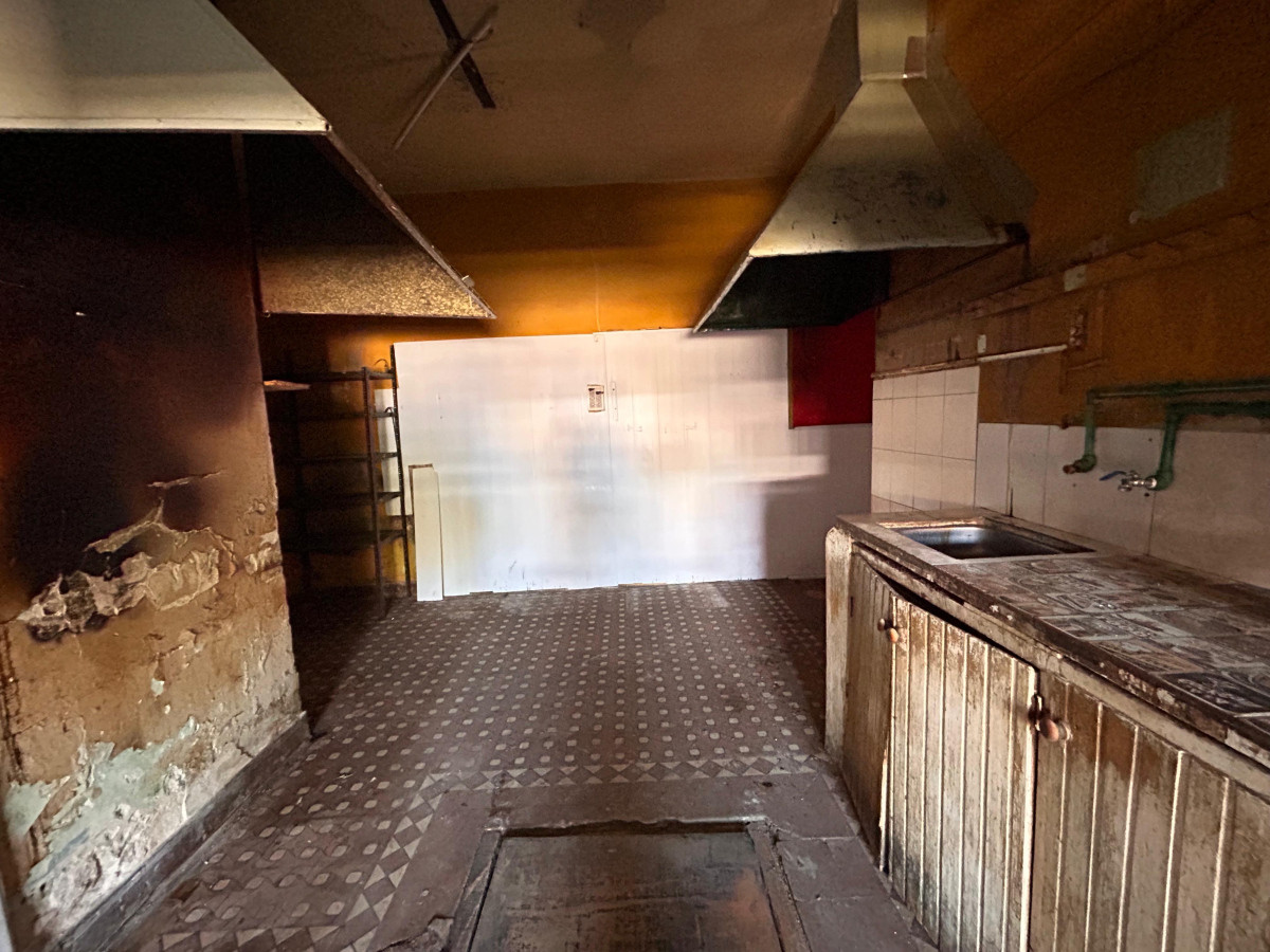 Local Comercial ID.4347 - Venta con renta Gran Local Comercial con Vivienda La Teja