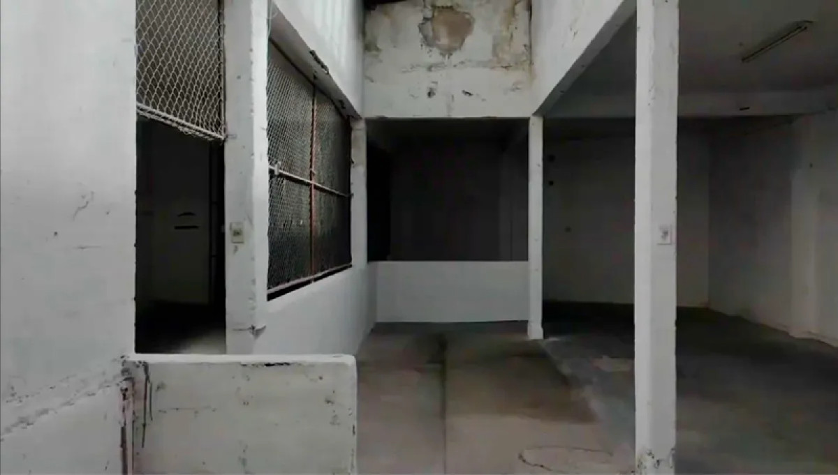 Local Comercial ID.5132 - Venta Gran Local 592m2 Reducto 2 Plantas y 4 Baños en Reducto