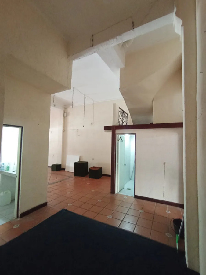 Local Comercial ID.5590 - Alquiler Local con Doble Frente 82m2 Ciudad Vieja 