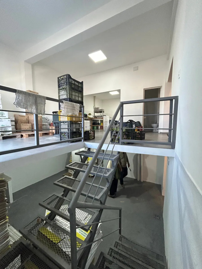 Local Comercial ID.5121 - Alquiler Local Comercial 131m2 Mercado Modelo con garaje