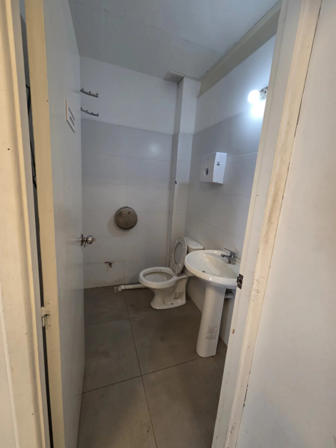 Local Comercial ID.6814 - Alquiler Local Comercial o Gastonomico La Comercial 180m2