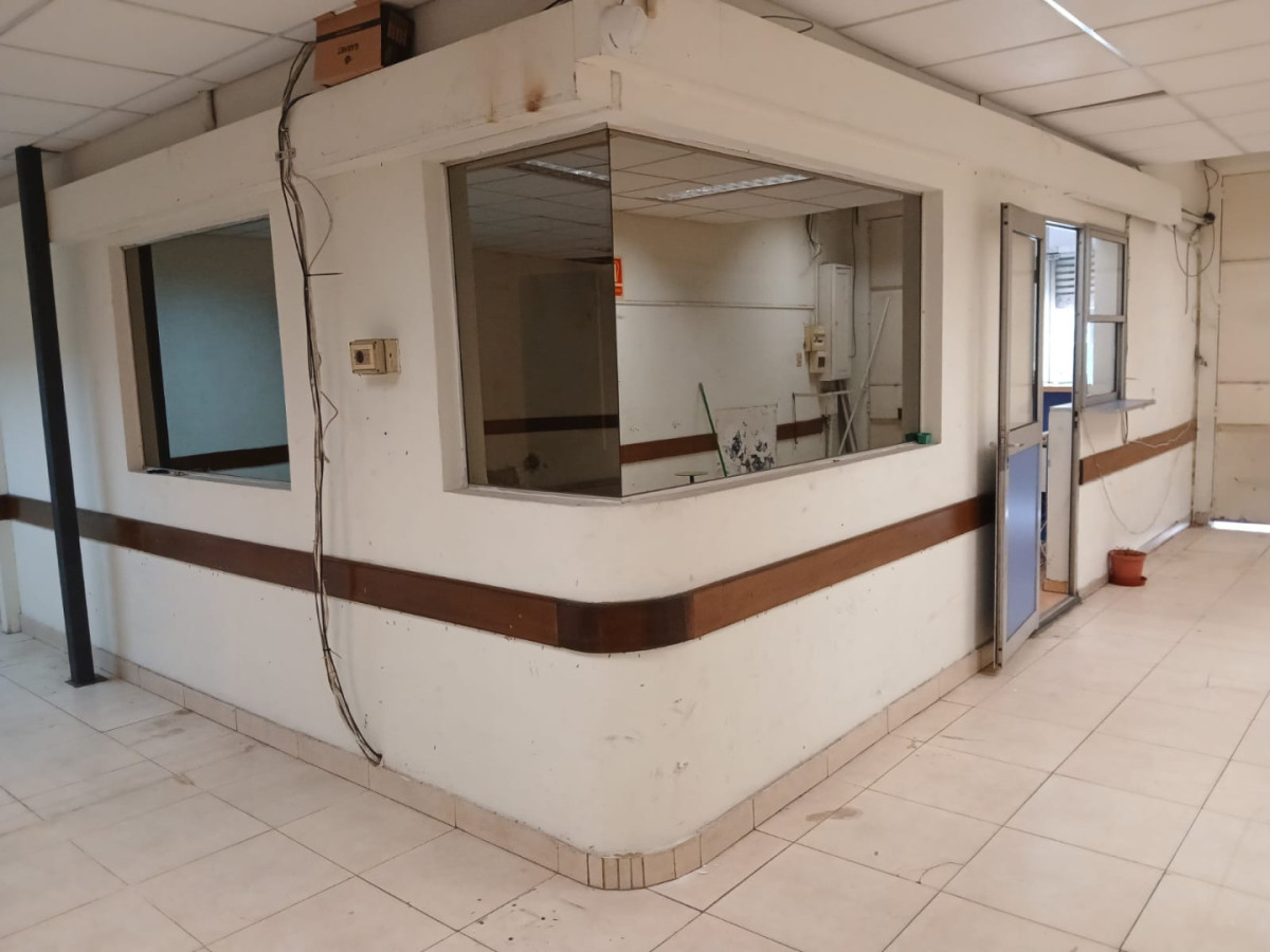 Local Comercial ID.5602 - Alquiler Local Comercial 1800m2 La Comercial con cocheras