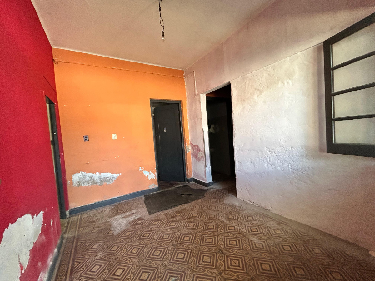 Local Comercial ID.4347 - Venta con renta Gran Local Comercial con Vivienda La Teja