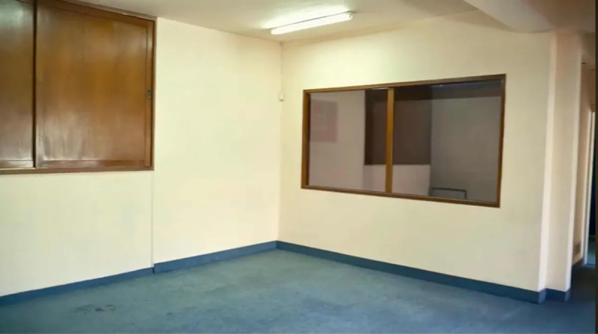 Local Comercial ID.5132 - Venta Gran Local 592m2 Reducto 2 Plantas y 4 Baños en Reducto