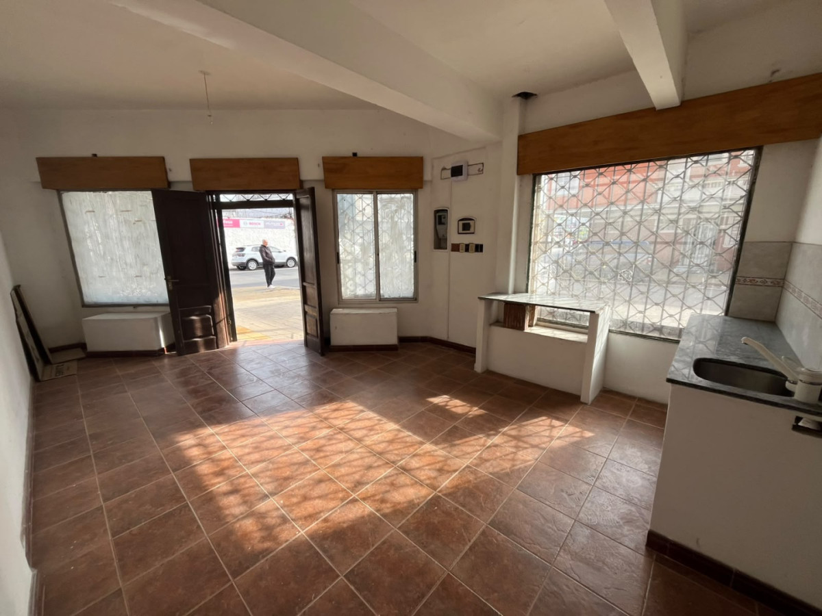 Local Comercial ID.6366 - Alquiler Local con Vivienda Goes con Sotano