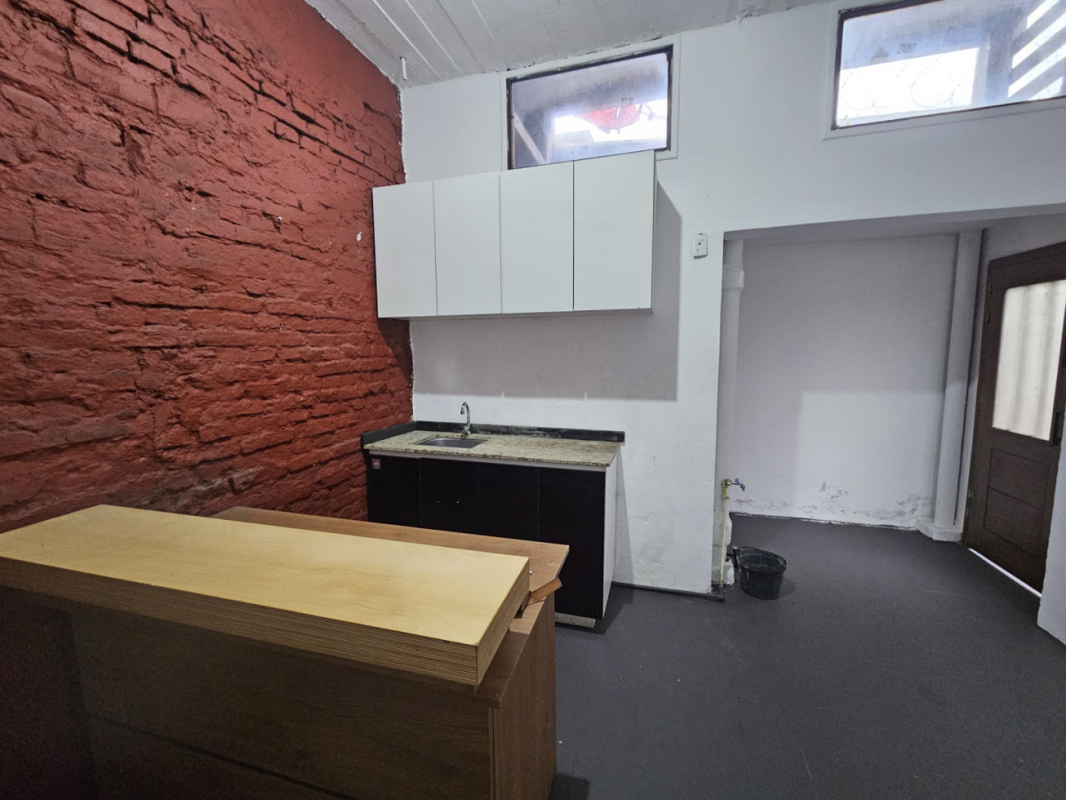Local Comercial ID.6442 -  Venta con Renta Local o Vivienda Malvin 75m2 Inversion