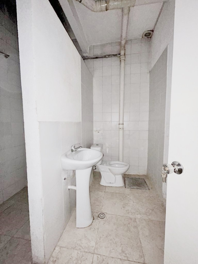Local Comercial ID.2329 - Venta Gran Local Ideal Empresa o Construcción de Nuevo Edificio Centro