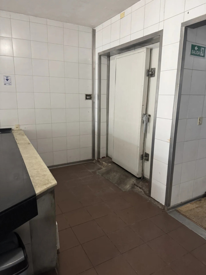 Local Comercial ID.6799 - Alquiler Local Comercial 98m2 Mercado Modelo