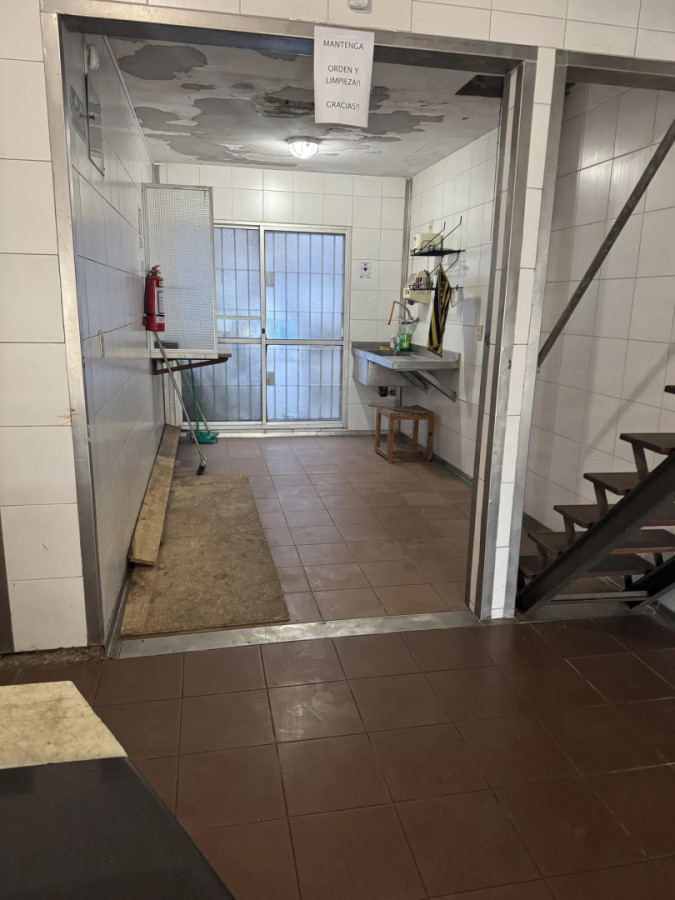 Local Comercial ID.6799 - Alquiler Local Comercial 98m2 Mercado Modelo