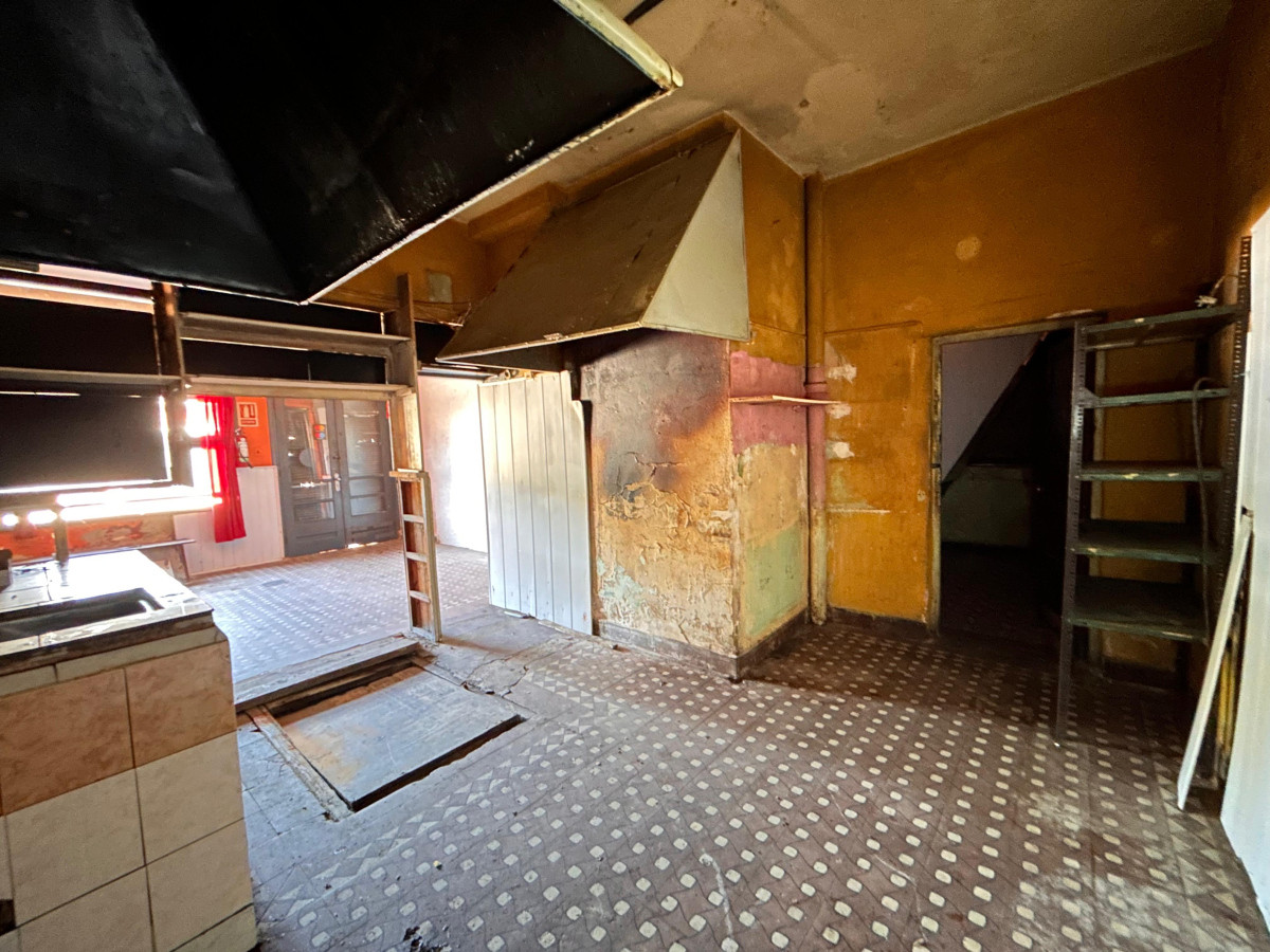 Local Comercial ID.4347 - Venta con renta Gran Local Comercial con Vivienda La Teja