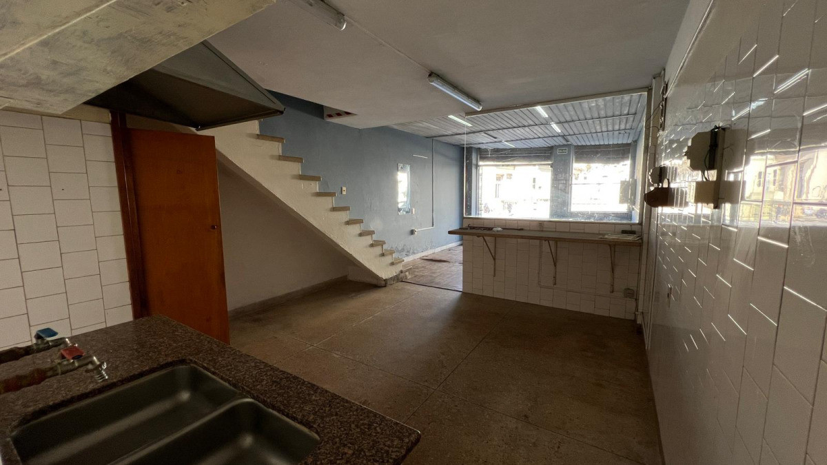 Local Comercial ID.5412 - Venta Local o Vivienda opcional Gastronomico Parque Rodo 64m2