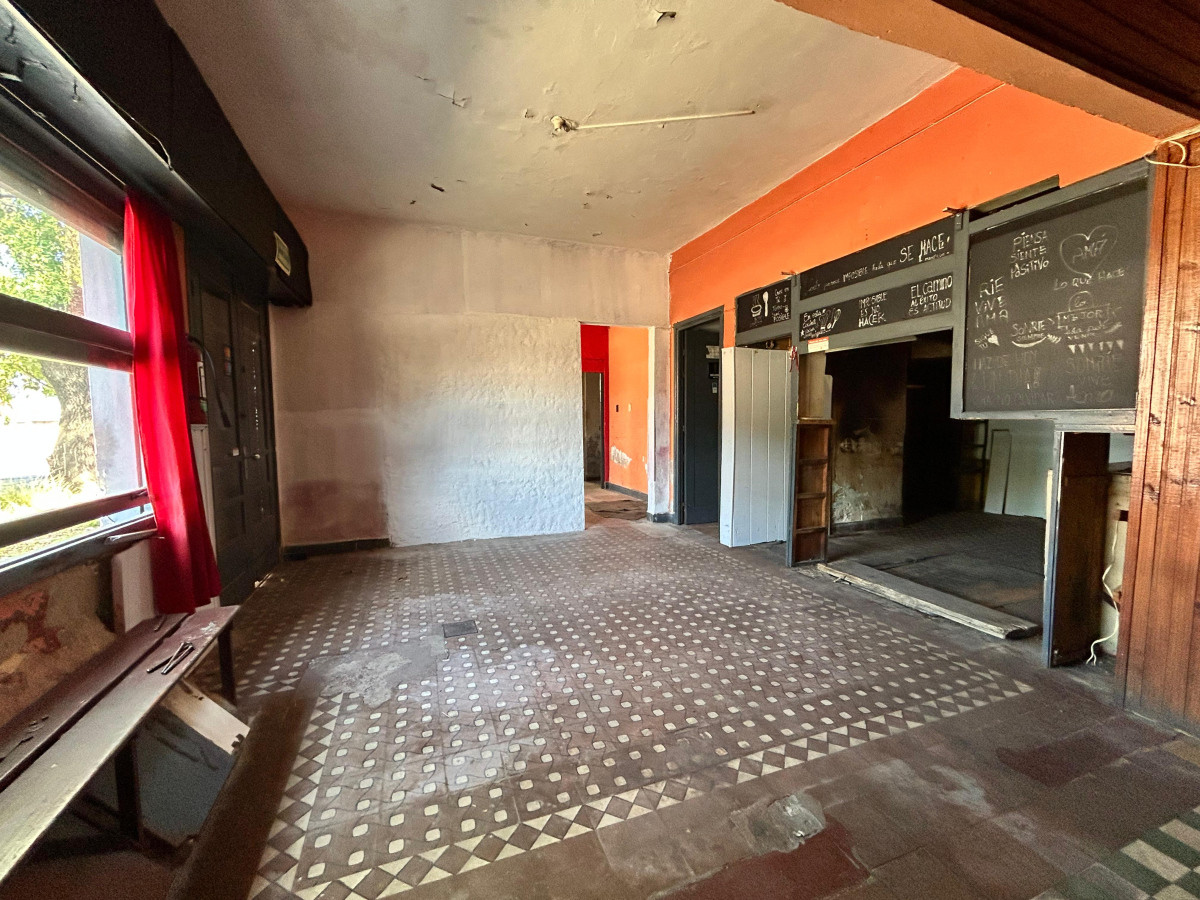 Local Comercial ID.4347 - Venta con renta Gran Local Comercial con Vivienda La Teja
