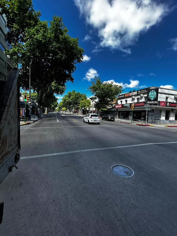 Local Comercial ID.4182 - Venta o Alquiler Gran Local Comercial Unión 8 de Octubre