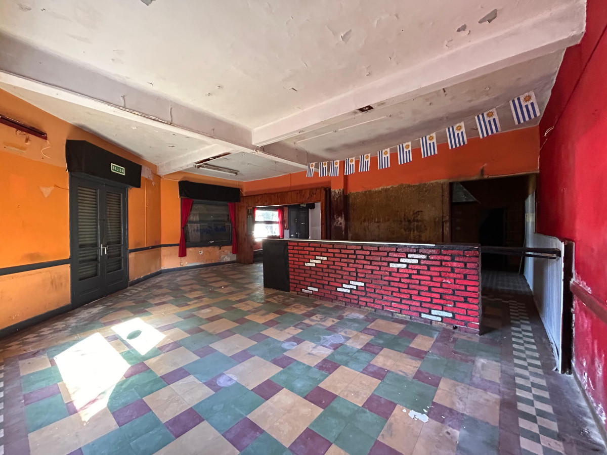 Local Comercial ID.4347 - Venta con renta Gran Local Comercial con Vivienda La Teja