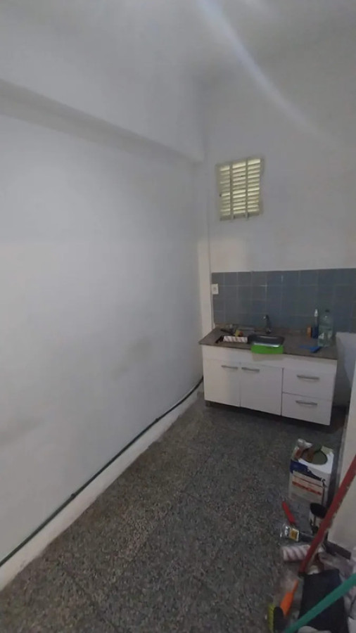 Local Comercial ID.5550 - Alquiler Local Comercial Cordon Gran Esquina 100m2