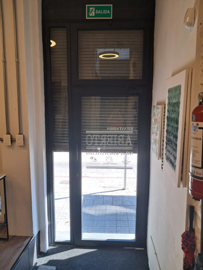 Local Comercial ID.6493 - Venta con Renta Local Padron Unico Pocitos 86m2 Inversion