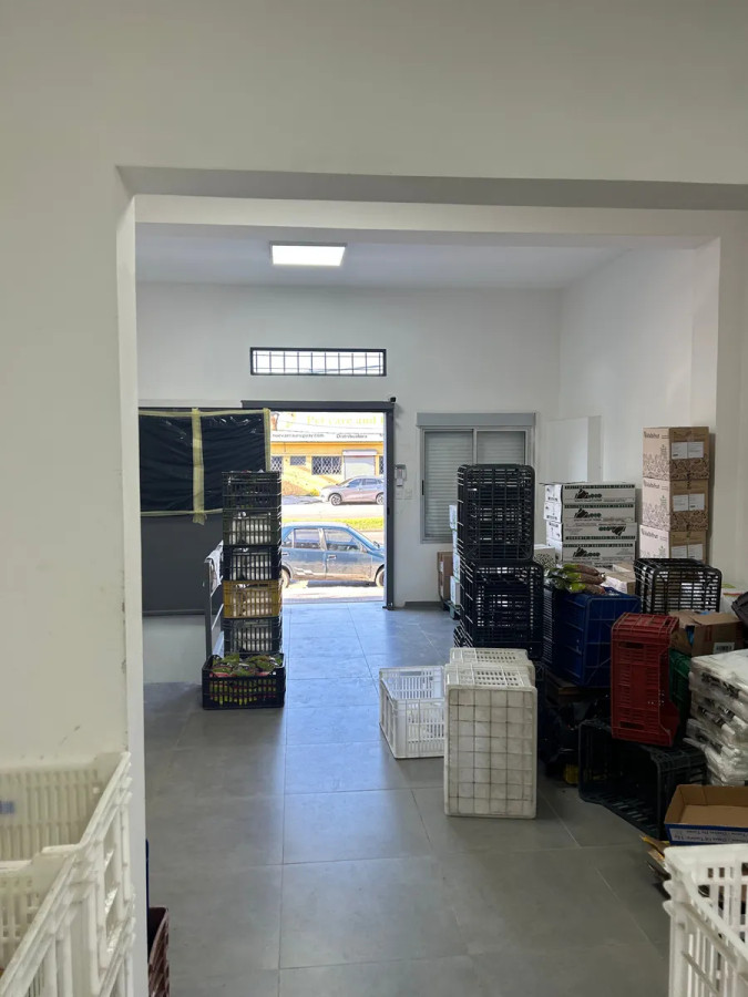 Local Comercial ID.5121 - Alquiler Local Comercial 131m2 Mercado Modelo con garaje