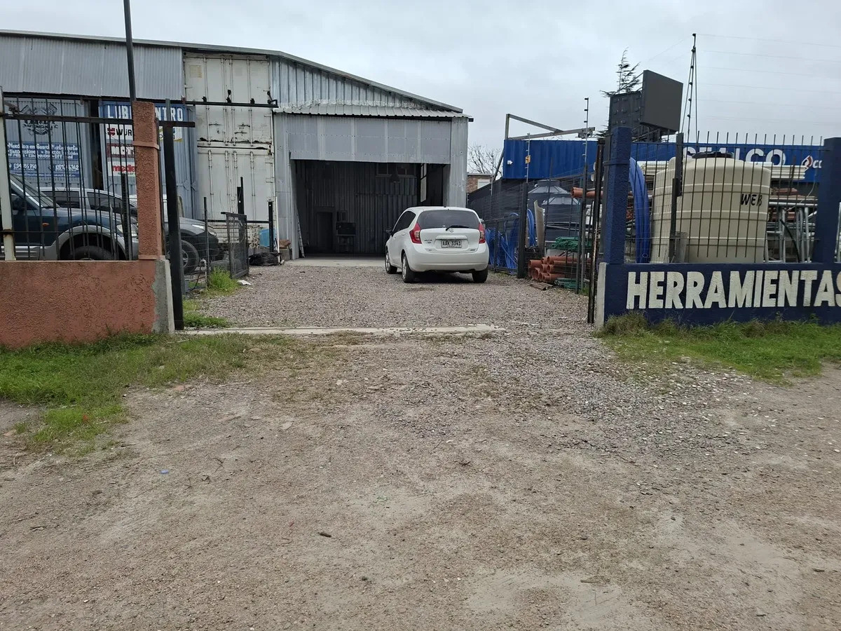 Local Comercial ID.6903 - Alquiler Local Comercial tipo Galpones Paso Carrasco 185m2