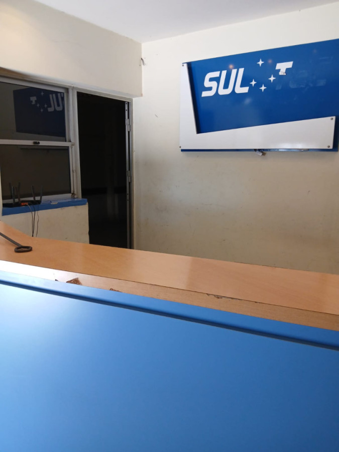 Local Comercial ID.5602 - Alquiler Local Comercial 1800m2 La Comercial con cocheras