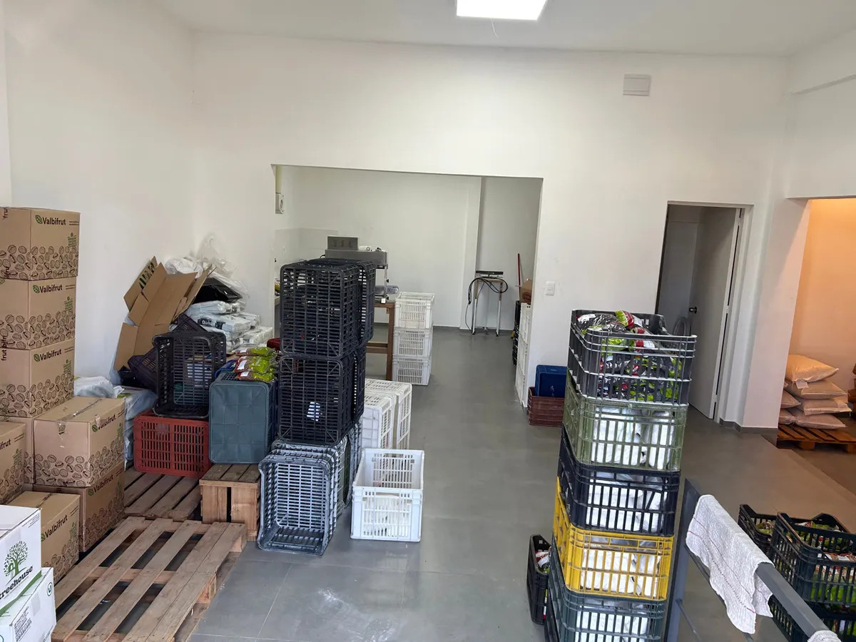 Local Comercial ID.5121 - Alquiler Local Comercial 131m2 Mercado Modelo con garaje