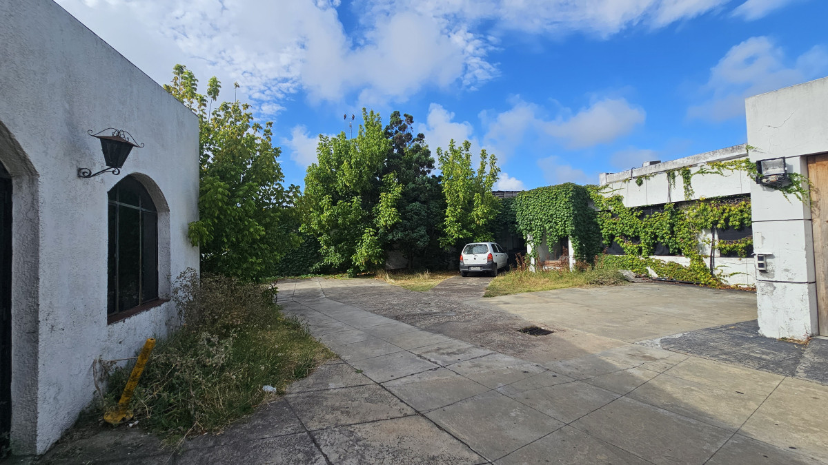 Local Comercial ID.4312 - Venta o Alquiler Impresionante Local Comercial La Blanqueada