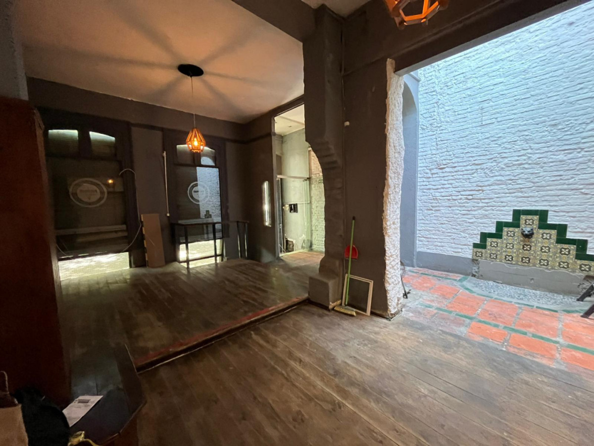 Local Comercial ID.5483 - Alquiler Local Gastronomico Parque Rodo con Sotano 70m2