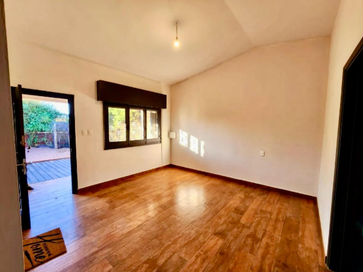Local Comercial ID.3216 - Alquiler Casa Local Comercial Carrasco Norte Cochera 