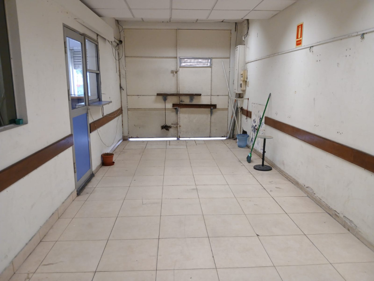 Local Comercial ID.5602 - Alquiler Local Comercial 1800m2 La Comercial con cocheras