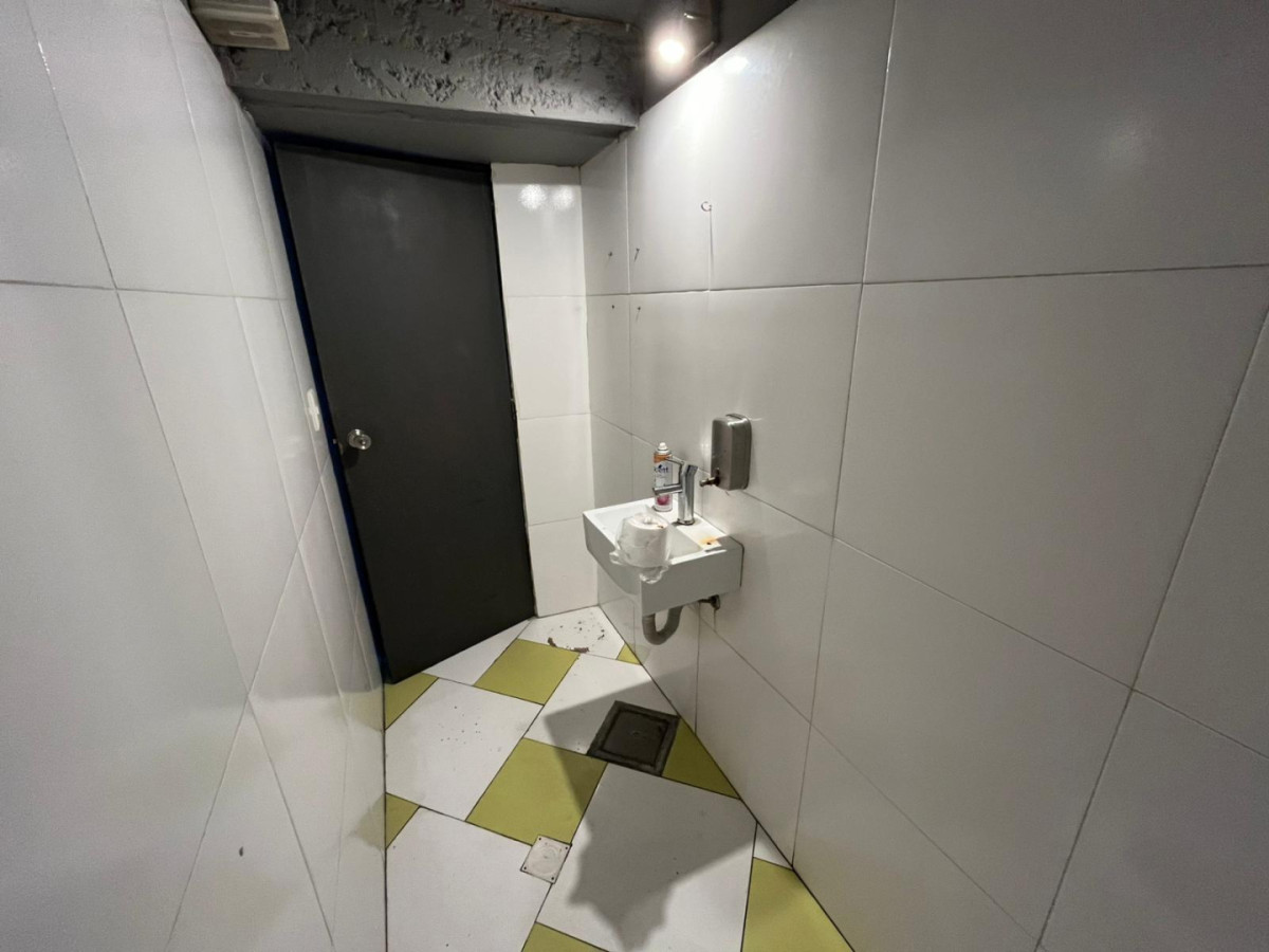 Local Comercial ID.5483 - Alquiler Local Gastronomico Parque Rodo con Sotano 70m2