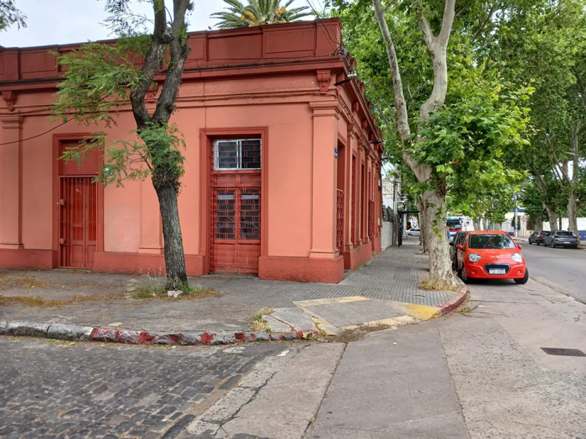 Local Comercial ID.6201 - Alquiler Local en Esquina Capurro 90m2