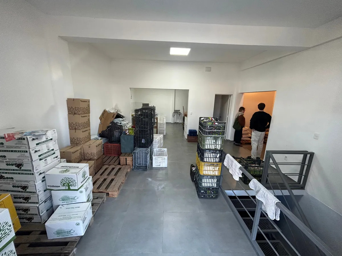 Local Comercial ID.5121 - Alquiler Local Comercial 131m2 Mercado Modelo con garaje