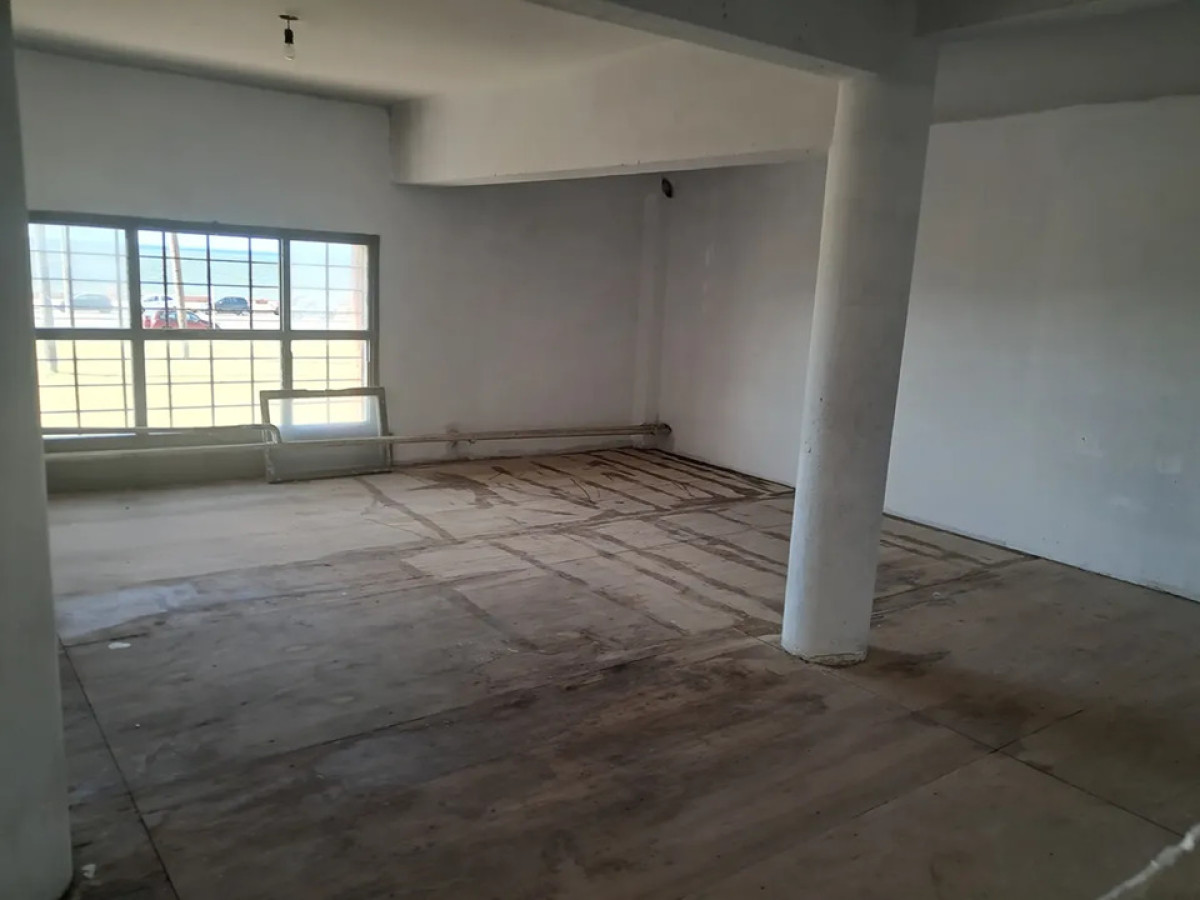Local Comercial ID.6073 - Alquiler Local Ciudad Vieja frente a la Rambla 70m2