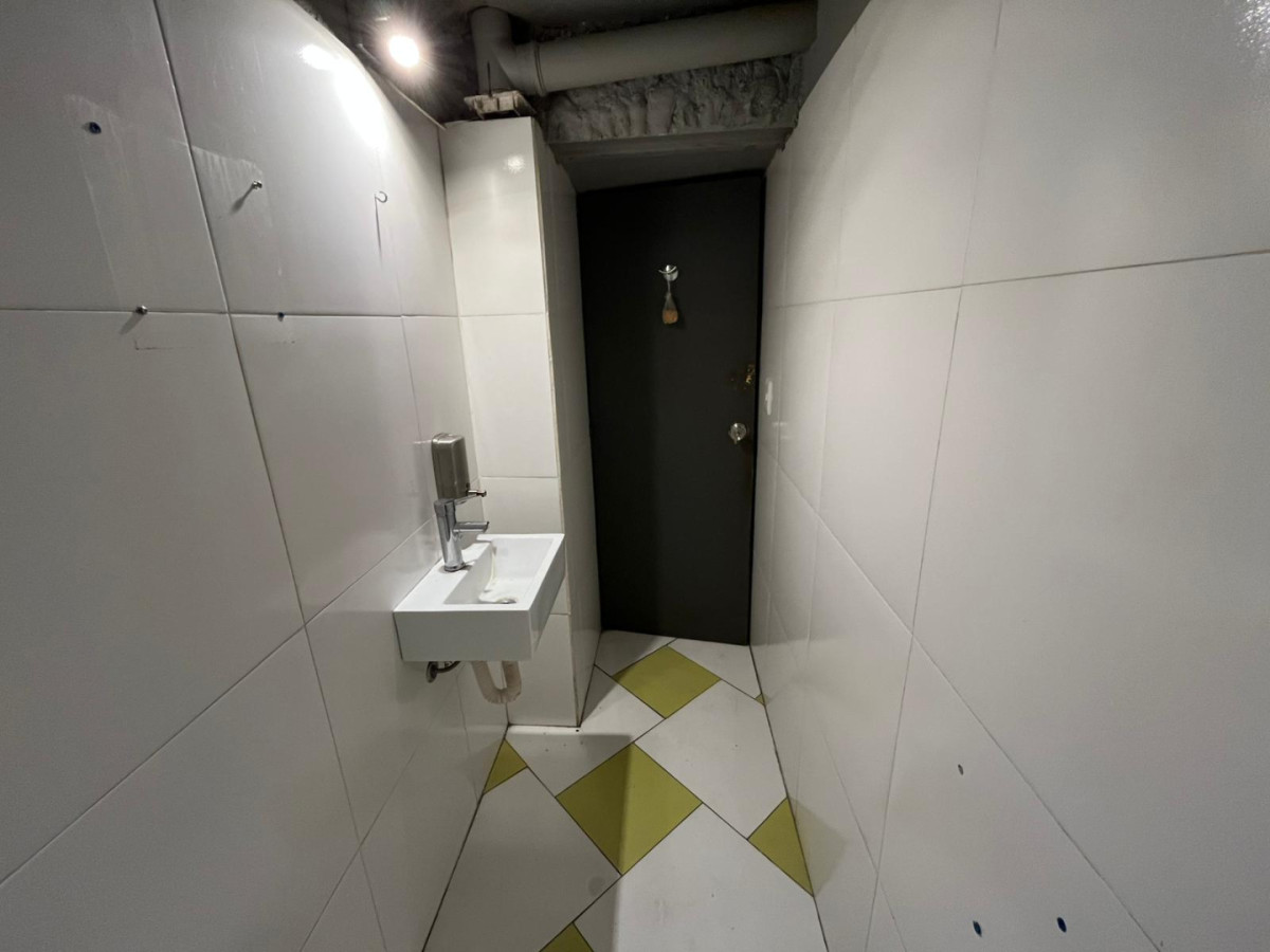 Local Comercial ID.5483 - Alquiler Local Gastronomico Parque Rodo con Sotano 70m2