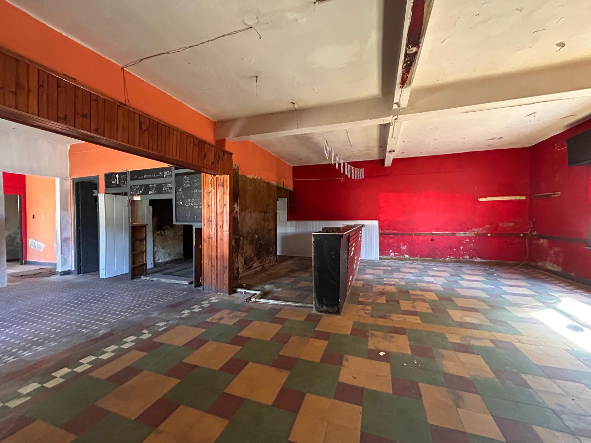 Local Comercial ID.4347 - Venta con renta Gran Local Comercial con Vivienda La Teja