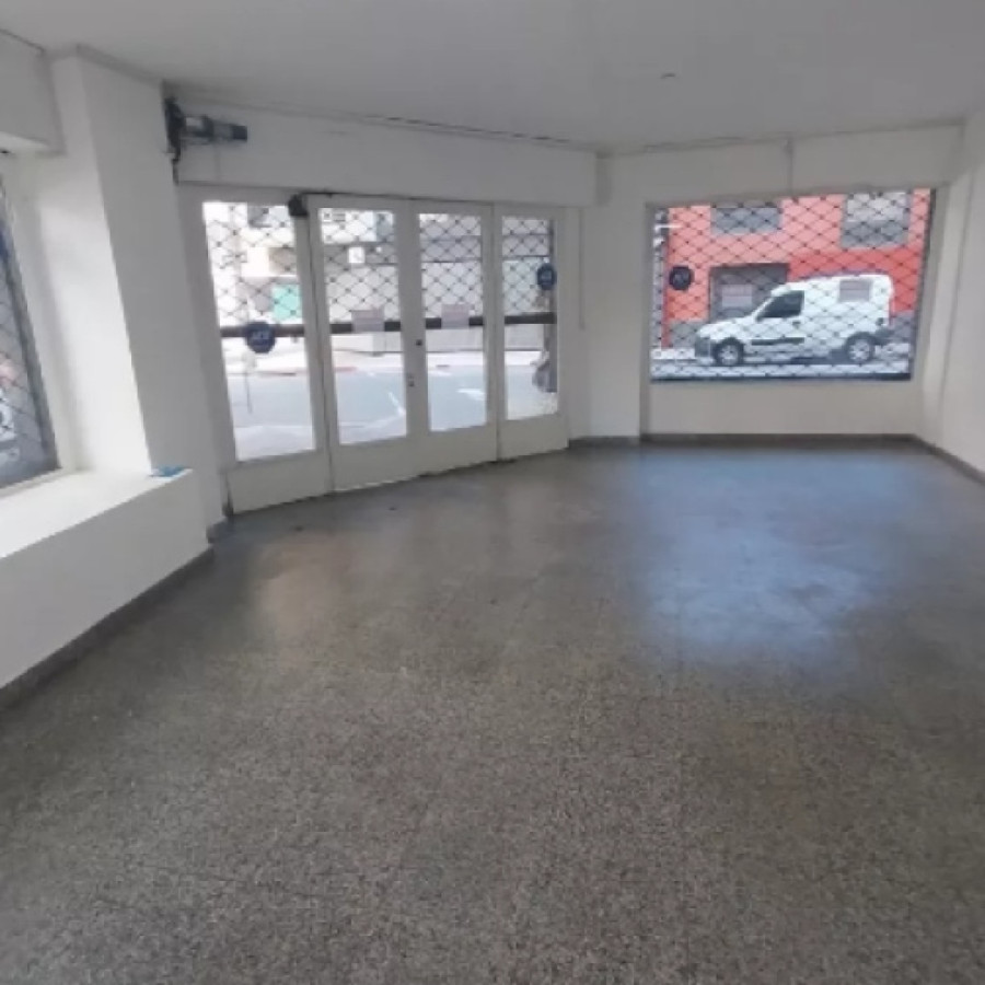 Local Comercial ID.5550 - Alquiler Local Comercial Cordon Gran Esquina 100m2