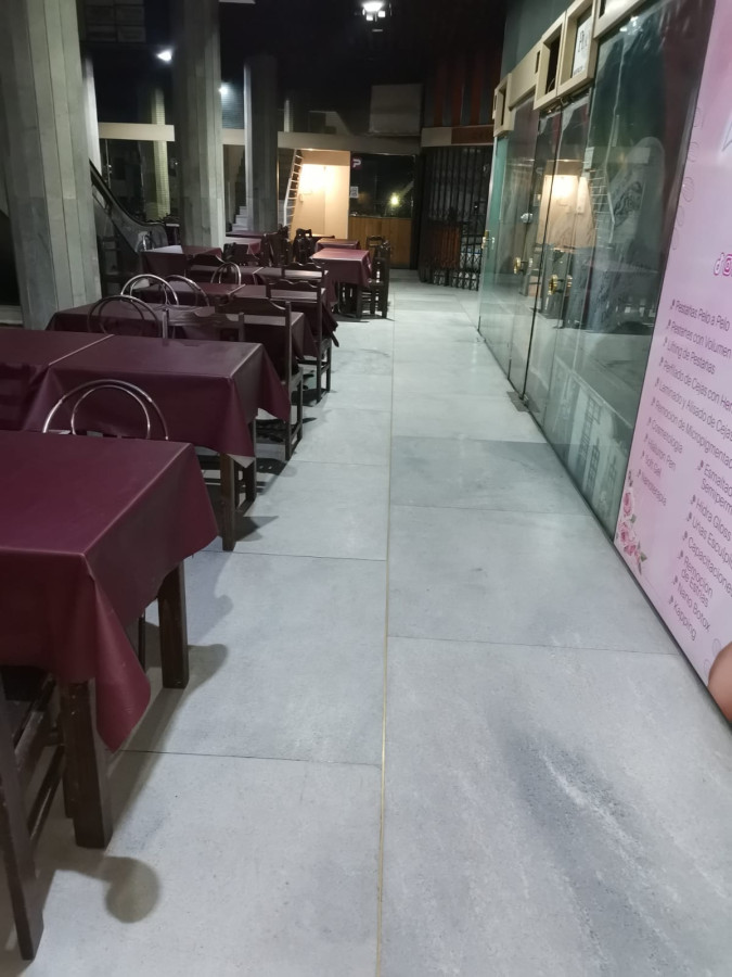 Local Comercial ID.5134 - Alquiler Local Comercial Galería Cristal 15m2 Av 18 de Julio