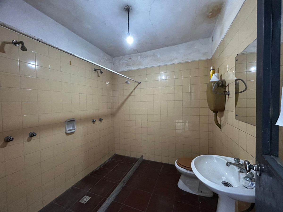 Local Comercial ID.6922 - Venta y Alquiler Local Comercial 774m2 Villa Muñoz sobre Avenida